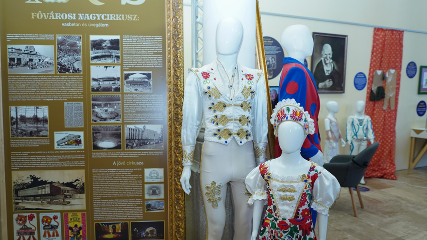 Neves artisták kosztümjeit és kellékeit csodálhatják meg az érdeklődők a Magyar Mezőgazdasági Múzeumban.
