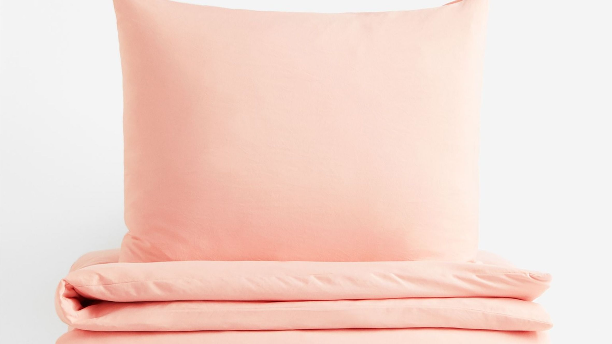 Hallottál már a Peach Fuzzról? Így dekoráld az otthonod az év színével!