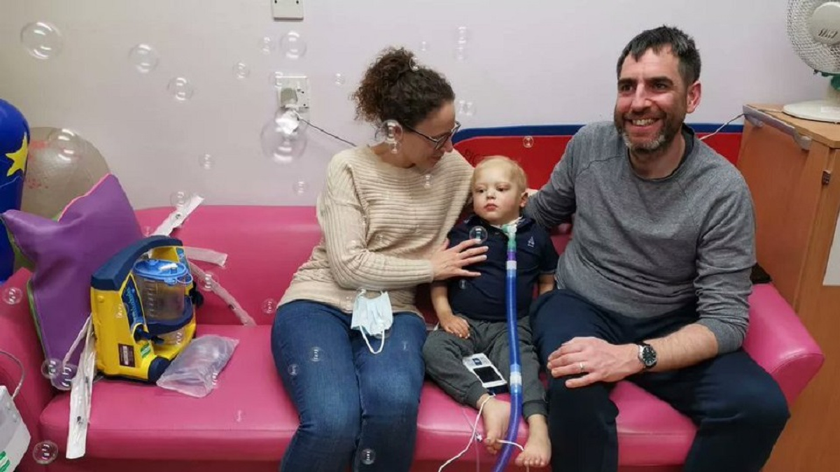 „Annyira fájt neki, hogy csak aludni akart” – Fülgyulladással kezelték, rákban hunyt el a 6 éves Sebastian