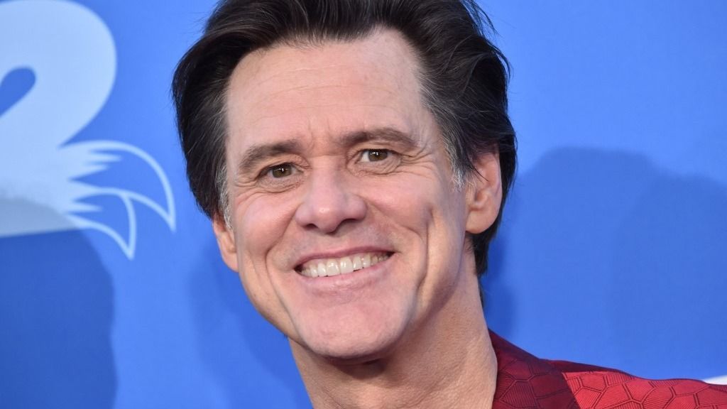 Jim Carrey megerősítette kapcsolatát barátnőjével, Minzivel