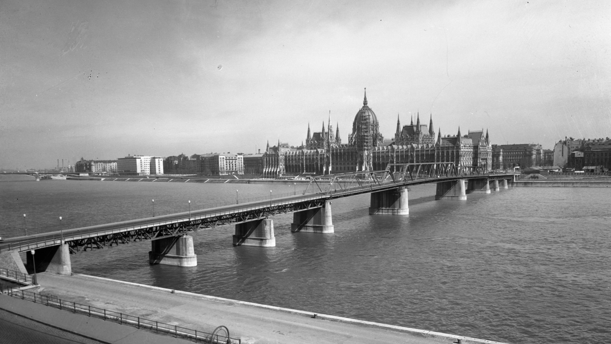 Tudtad, hogy Budapestnek is volt kilenclyukú hídja? – Galéria