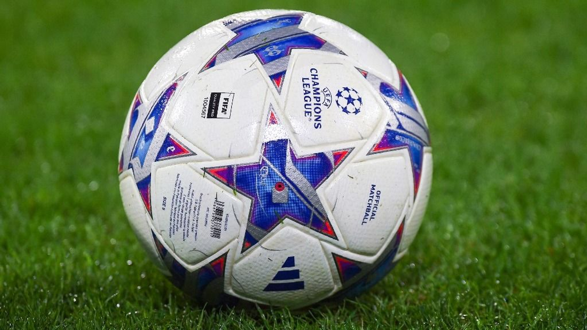Nem áll le a futballal, 90 évesen is szórja a gólokat az örökifjú támadó