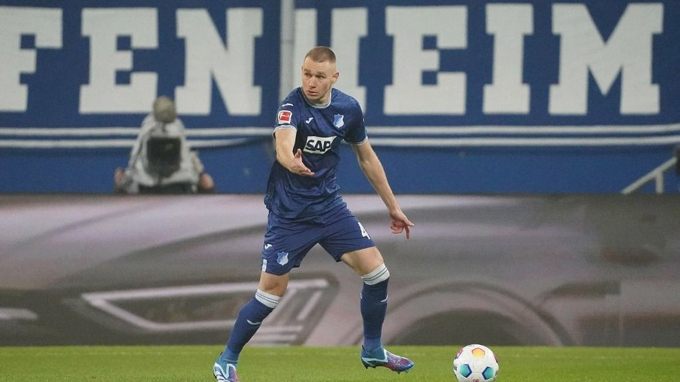 Magyar válogatott focista miatt tört ki balhé: Marco Rossi kulcsembere miatt tüntettek