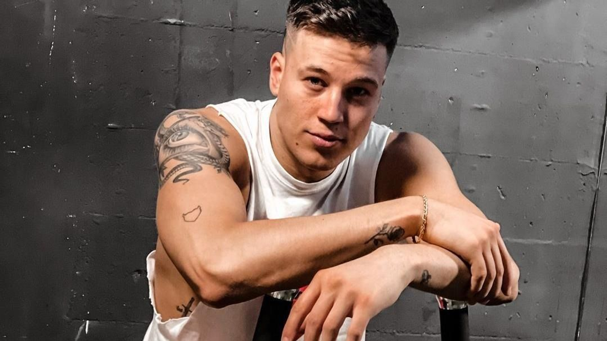 T. Danny-t egy szőke hajú lánnyal kapták le