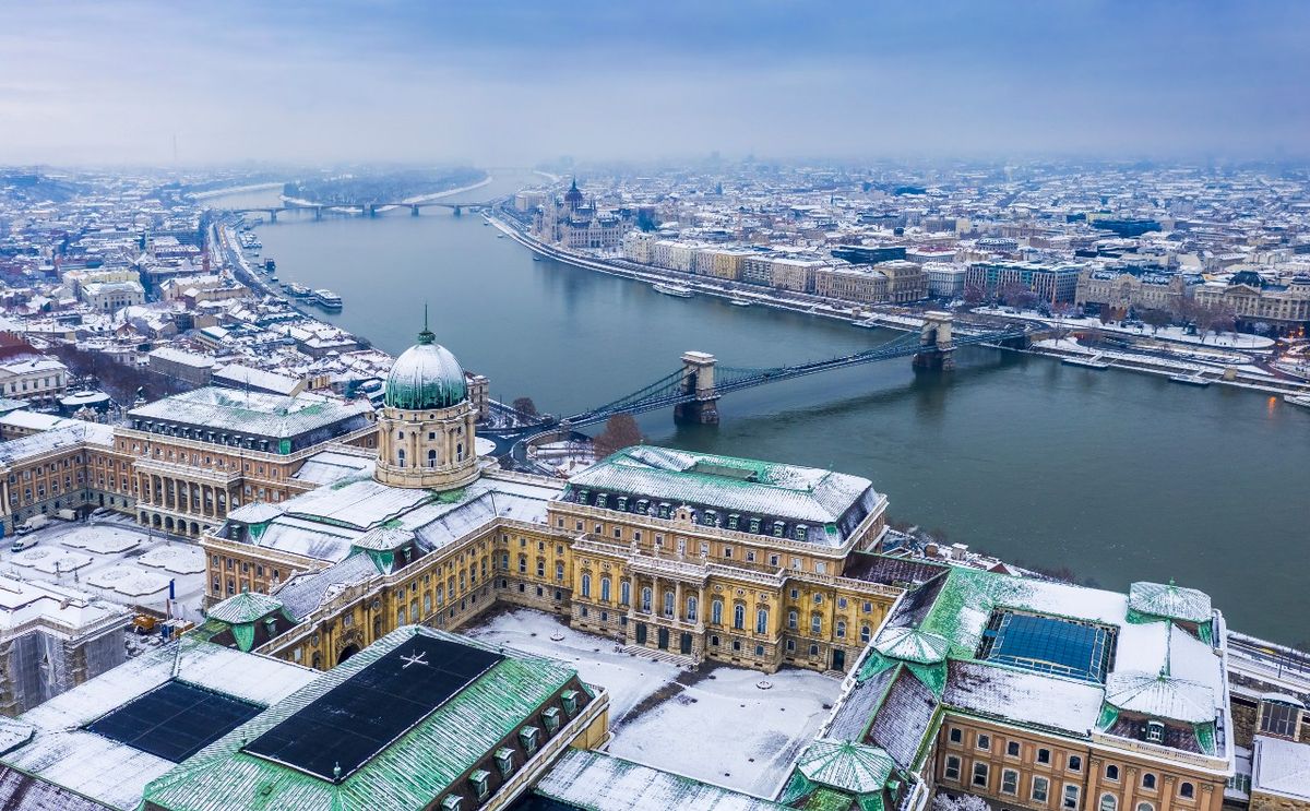 Budapest,,Hungary,-,Aerial,Panoramic,View,Of,The,Snowy,Buda