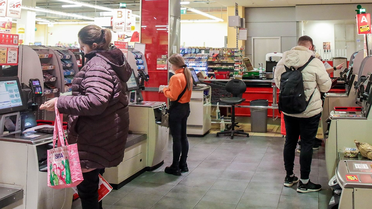 Hatalmas vita robbant ki: szerinted áldás vagy átok az önkiszolgáló kassza?