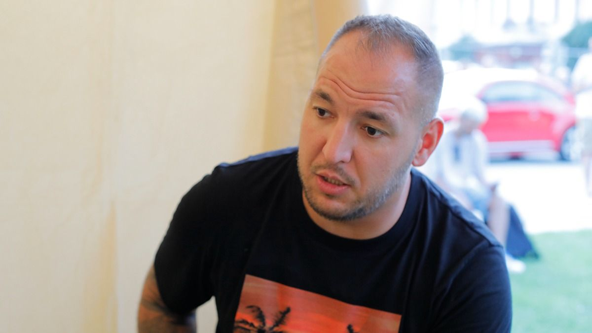 „A bátyámék nem gyilkosok!” - megszólalt Curtis