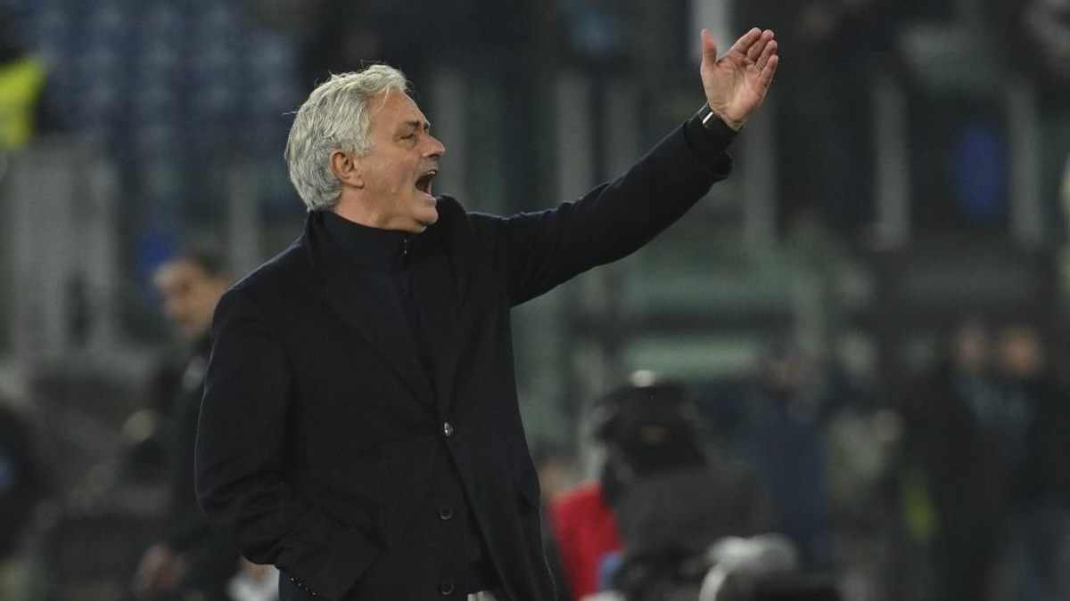 Magyar edzőt rúgathat ki Mourinho, érik az újabb szenzáció