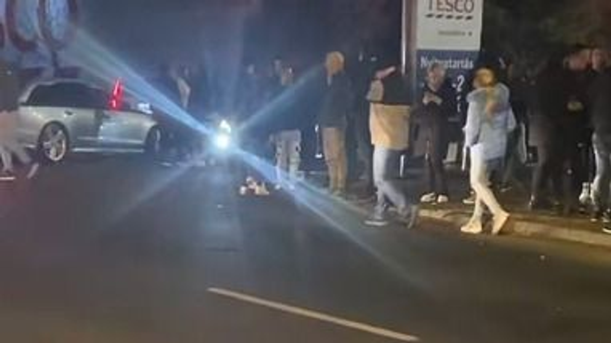 Újabb helyszínt találtak az illegális gyorsulási versenynek, nagy tömeg gyűlt össze - helyszíni fotók!