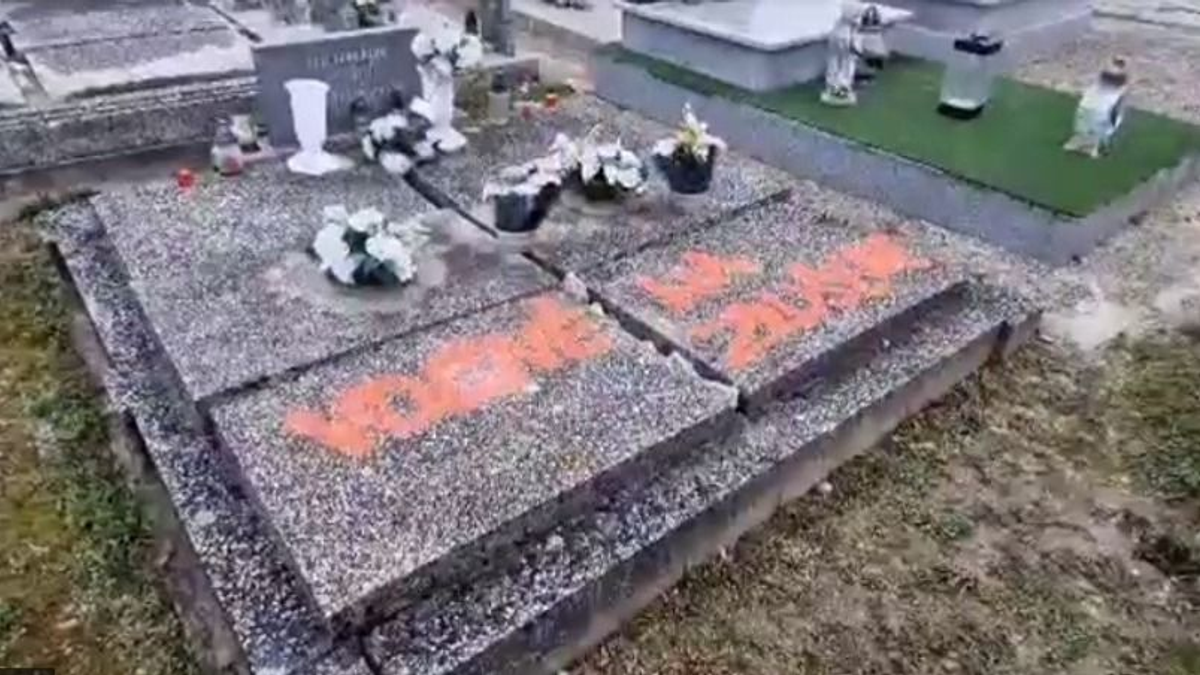 Festékszóróval firkálták össze a sírhelyekért nem fizető bérlők síremlékeit