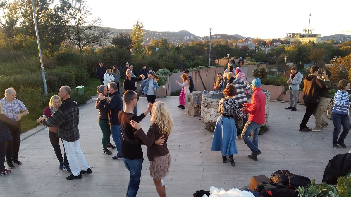Táncpiknik a Gellérthegyen - Víztározó felett, Pest-Buda szobornál