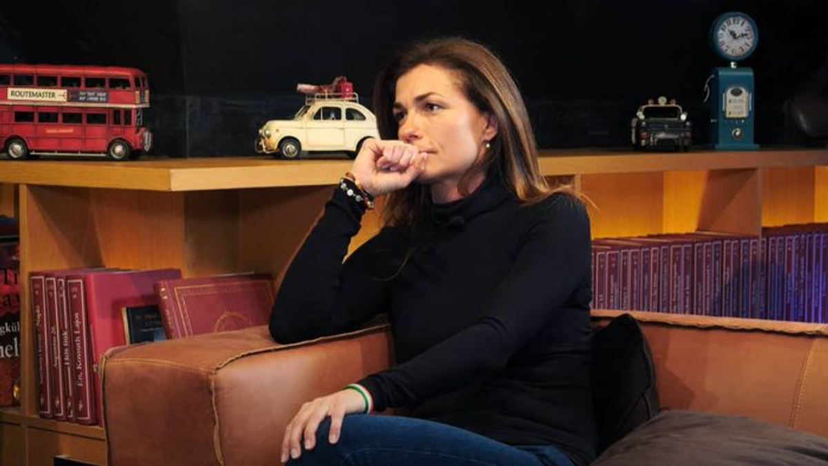 Zokogva mesélt házassága pokláról Varga Judit - videó