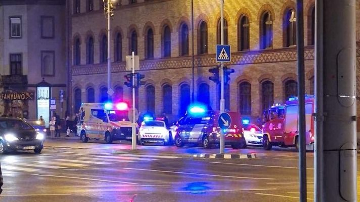 Most érkezett: áll a forgalom a metró vonalán, sínekre ugrott valaki a Dózsa György úton - fotókkal