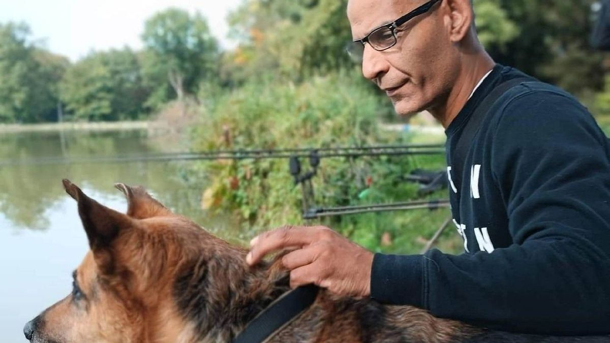 „Minden élelmiszerünk elfogyott” – Segítséget kér a kutyájával élő, izomsorvadásos Zoltán