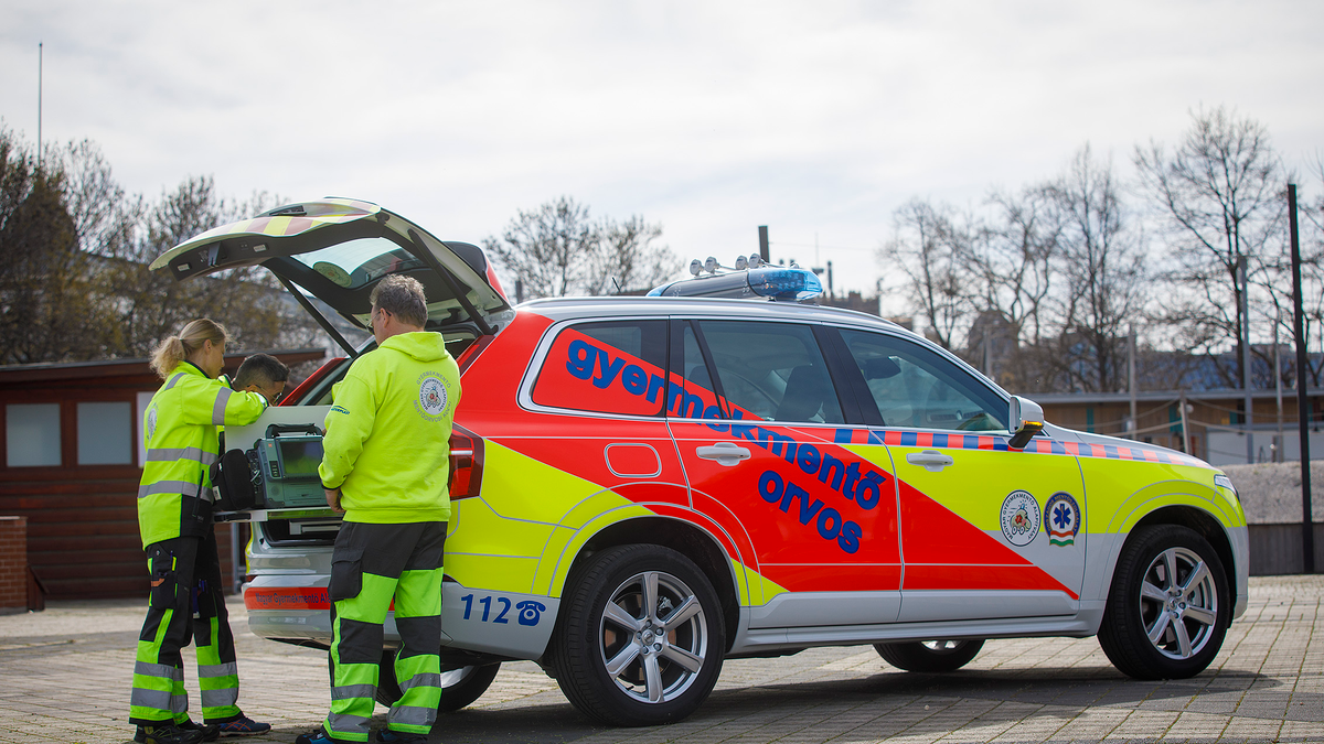 Új kocsikkal mentik a gyerekek életét Budapesten