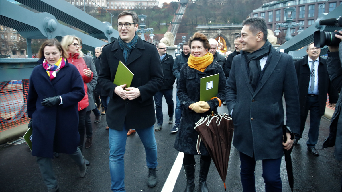 Fővárosi politikusokat vesztegethettek meg, nagy erőkkel zajlik a Lánchíd-ügy nyomozása
