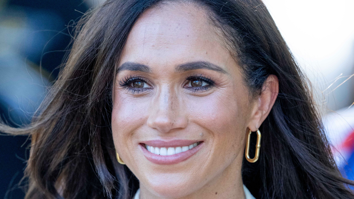 Forog a királynő a sírjában: Meghan már megint botrányosan viselkedik