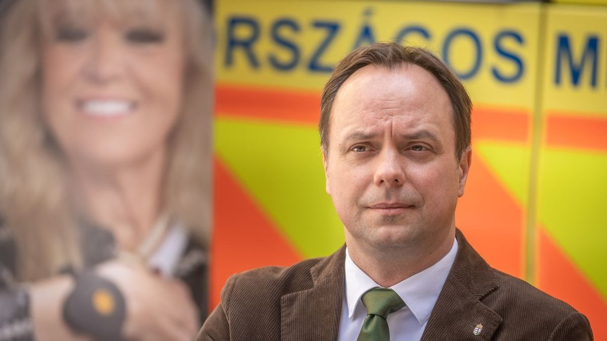 „A magyar kormány fontosnak tartja az idősek biztonságát" –  A Gondosóra-szolgáltatás a jövőben a mentőszolgálat szakmai közreműködésével zajlik majd