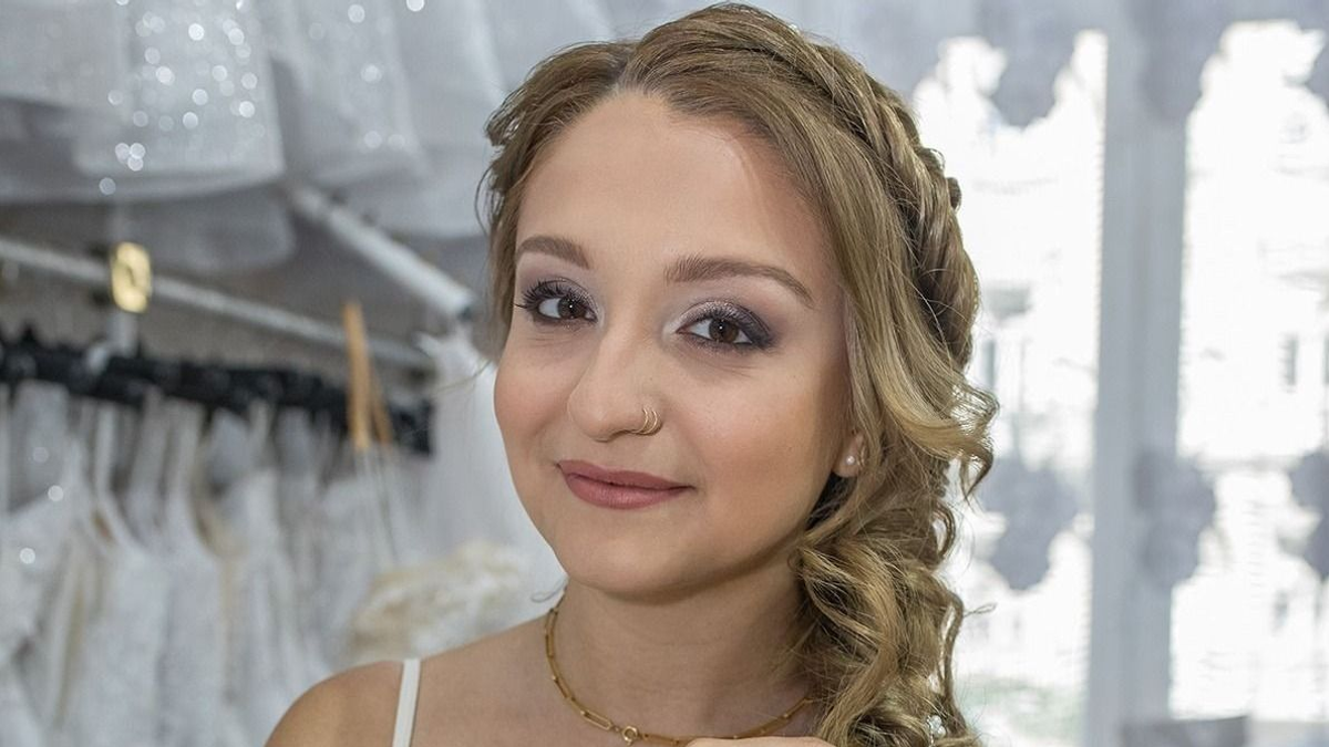 Patai Anna kiskutyája is védelmezi a picit