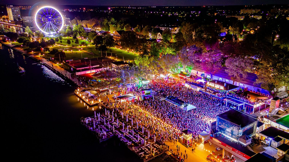 Ingyenes bulik, még több koncert és megújult nagyszínpad a siófoki Plázson