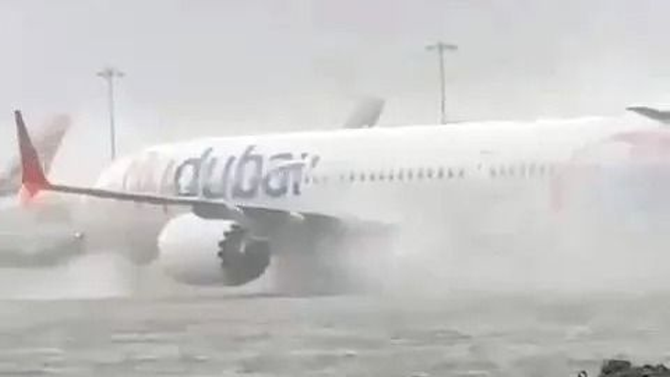 Lecsapott az ítéletidő Dubajban: vízben úsznak a repülőgépek - Videó