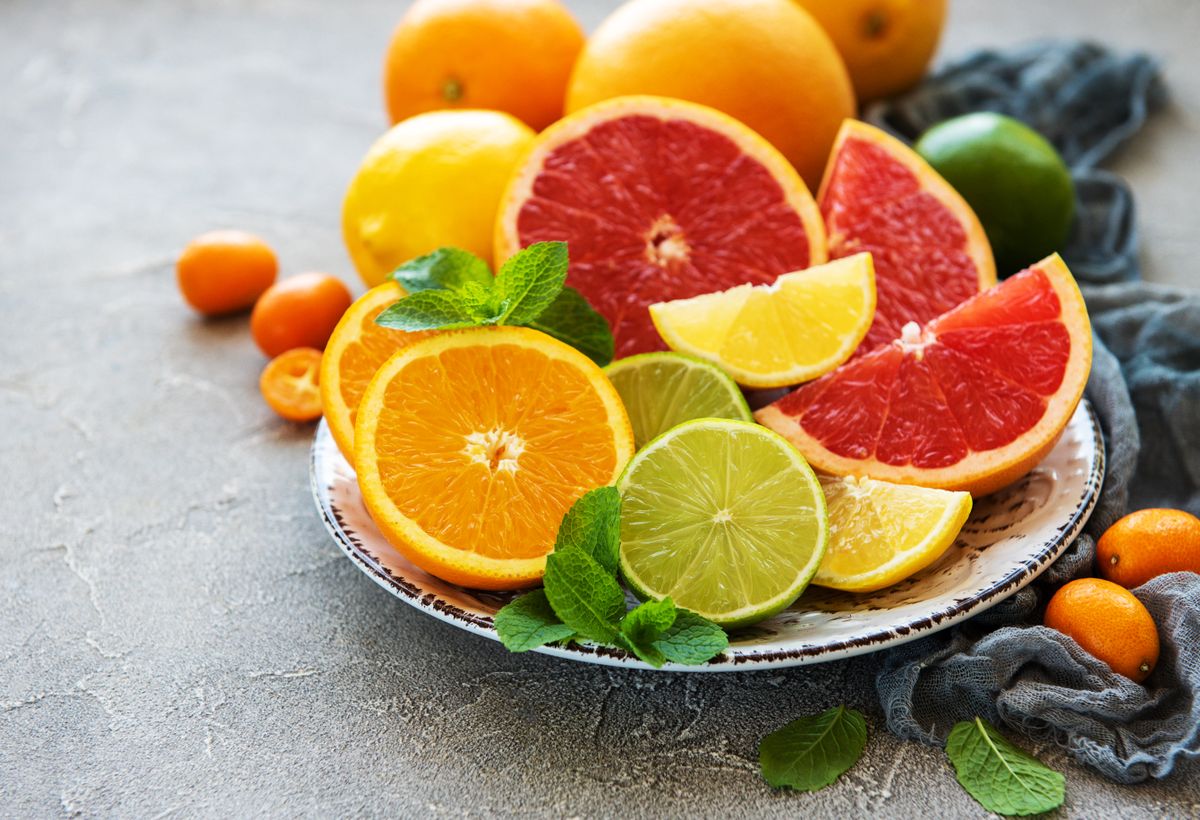 Plate,With,Citrus,Fresh,Fruits,On,A,Concrete,Background