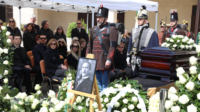 Tordy Géza Kossuth-díjas és kétszeres Jászai Mari-díjas színművészt, érdemes és kiváló művészt, a nemzet színészét április 18-án helyezték örök nyugalomra a Farkasréti temetőben.
