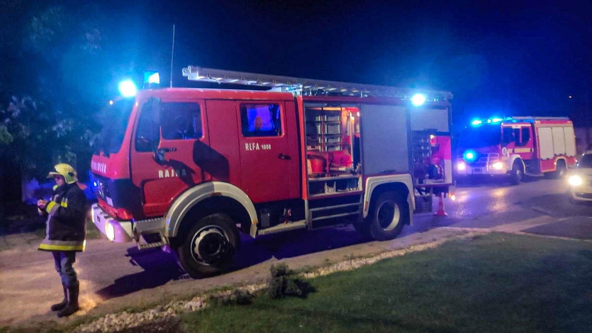 Részeg nő okozott balesetet Rajkán, ennyi maradt az autójából – Fotók