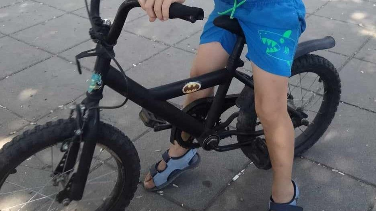 „Borzasztóan sajnálom Dominikot” – autista kisfiútól loptak biciklit a 13. kerületben