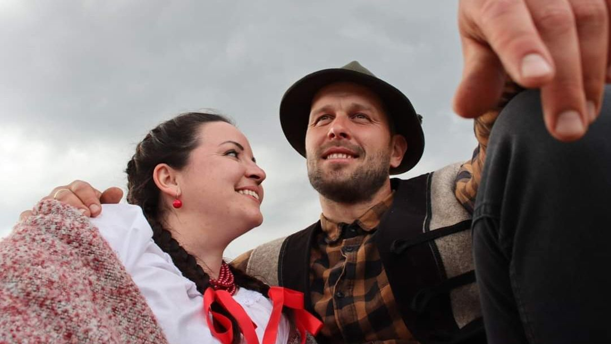 70 kecskével szeli át az országot a magyar pár – Ők a XXI. század magyar vándorai