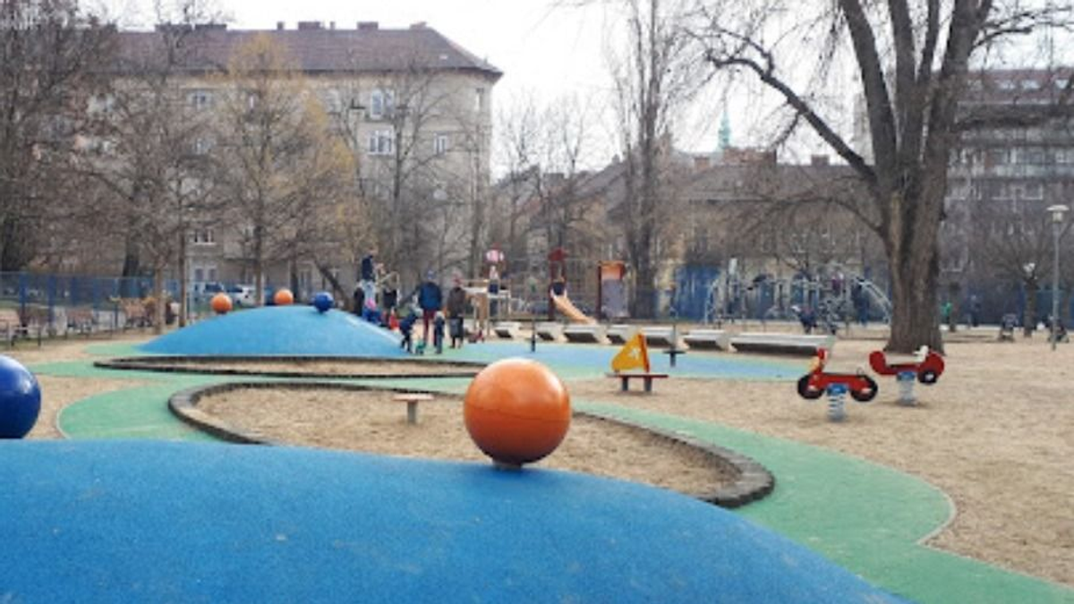 Újra felbukkant a komondoros rém, ezúttal egy játszótéren