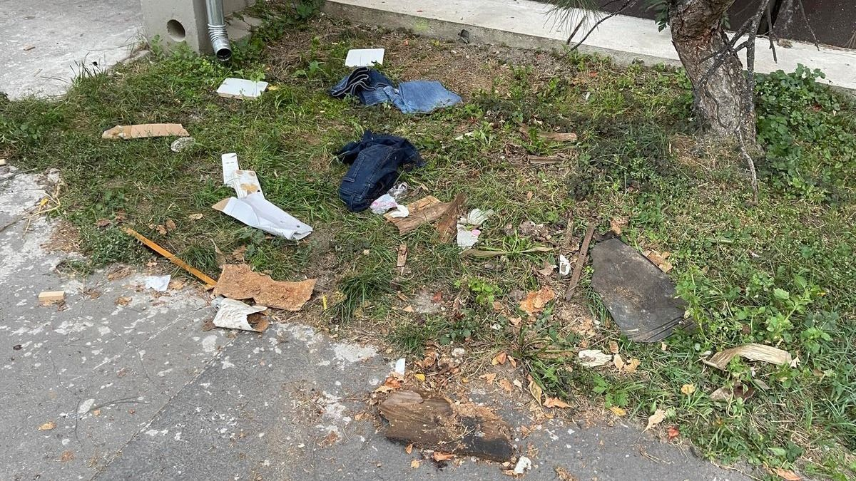 Kezdődik a lomtalanítás, fejetlen női testet találtak a járdán