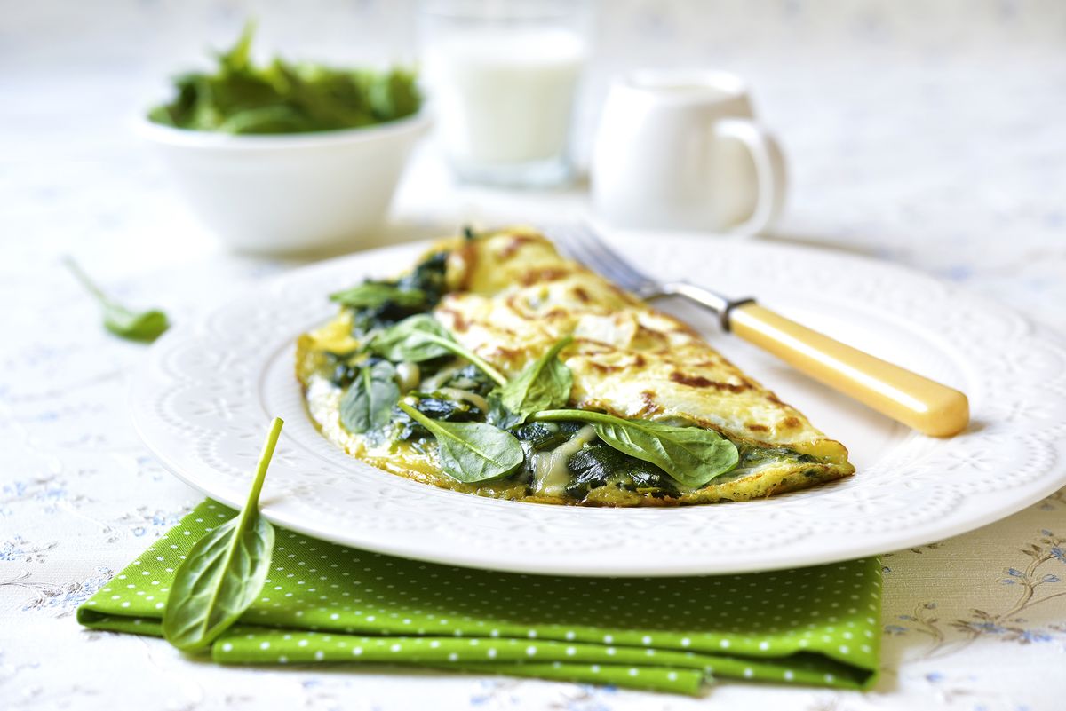 Omelette,Stuffed,With,Spinach,And,Cheese,For,A,Breakfast.