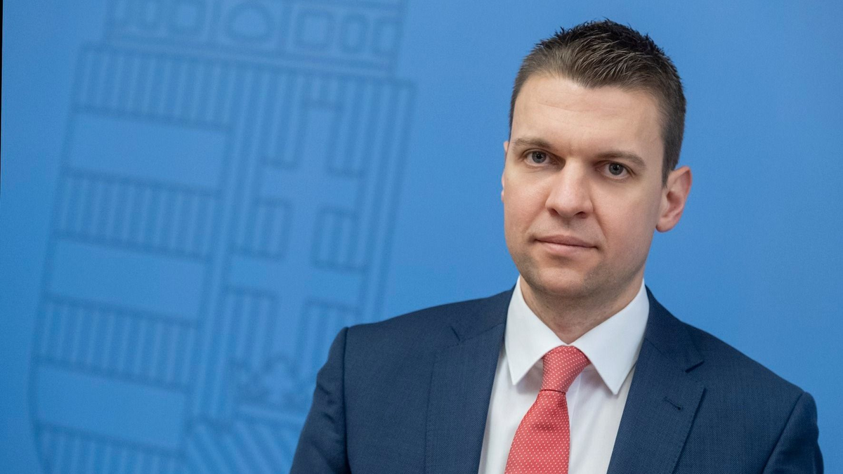 Menczer Tamás: Meg kell védenünk Magyarországot, Brüsszelt pedig el kell foglalnunk!