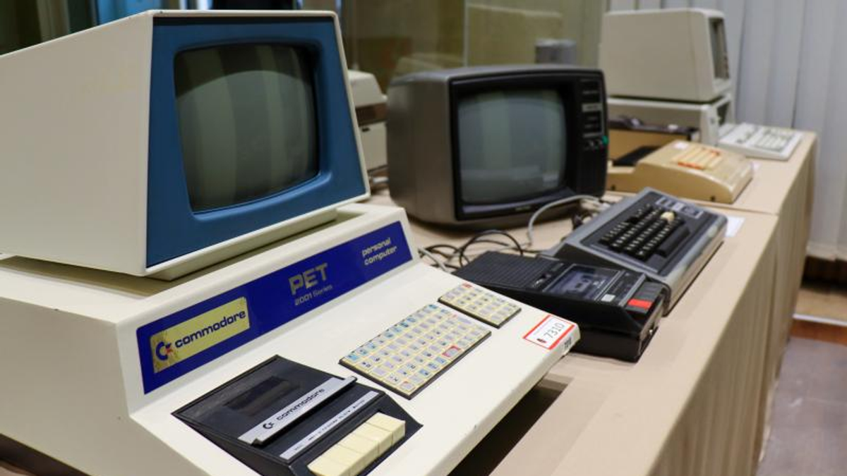 Világszenzáció: így követi a fényt a túrkevei teknősrobot