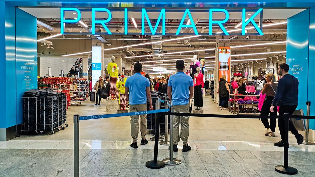 Megnyílt az első magyarországi Primark, hihetetlen, mennyien voltak rá kíváncsiak - Videók!