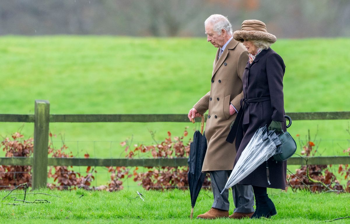 A képen Károly király és Kamilla királyné látható