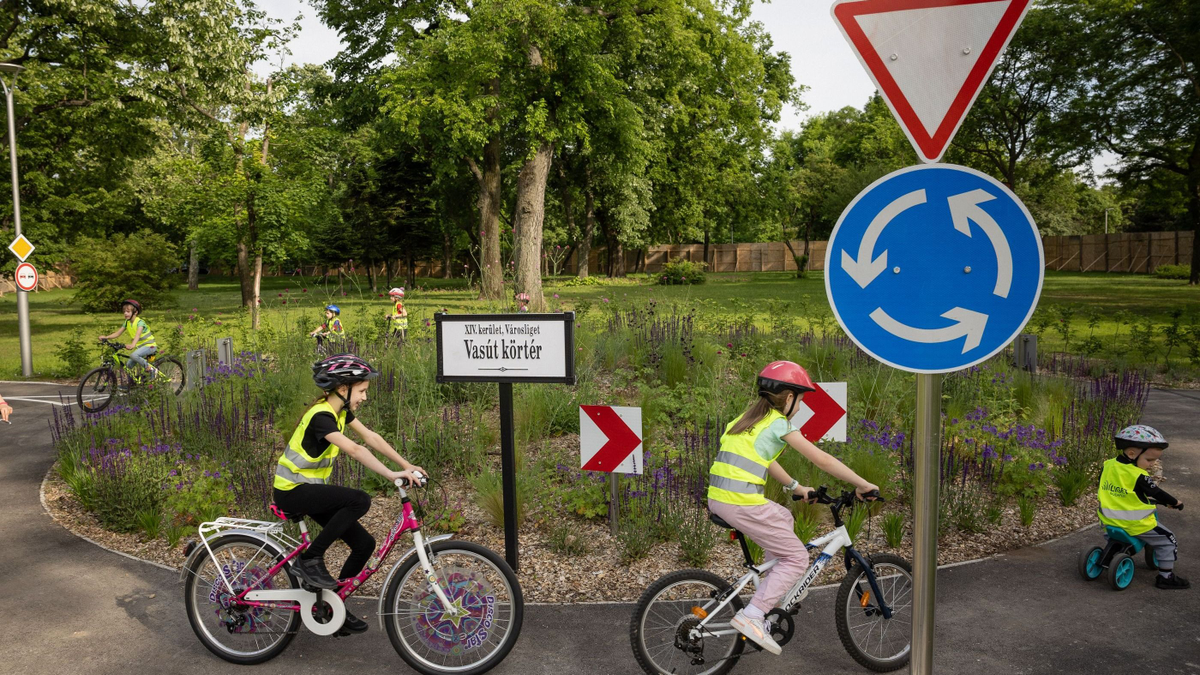 Családbarát KRESZ-park nyílt a Városligetben, máris imádják a gyerekek – fotók