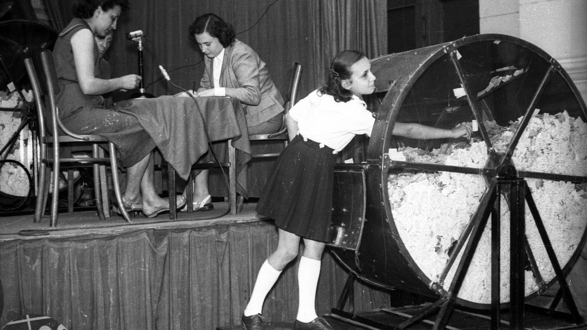 Retró lottóláz a tízmilliószoros napon: így hajszolták a meggazdagodást régen – Galéria!