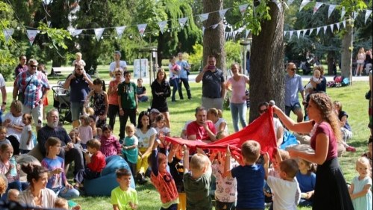 Marczi gyerek piknik - mesekoncertet ad a Klárisok Zenekar