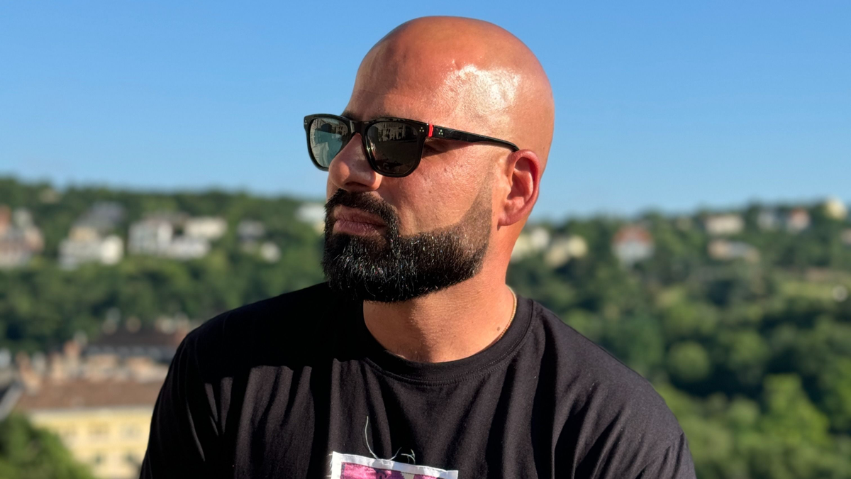 Ettől megdobban minden magyar szív! Megjelent Lotfi Begi és Tolvai Reni új dala - Videó!