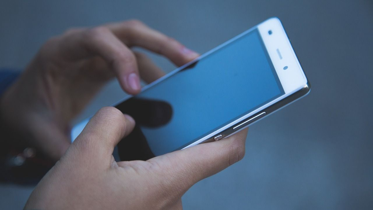Komoly veszélynek vagy kitéve, ha így használod a telefonodat
