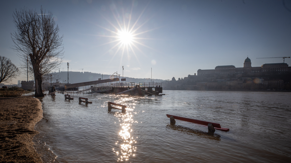 Azonnali riasztást adott ki Budapest: árad a Duna, lezárják a rakpartot