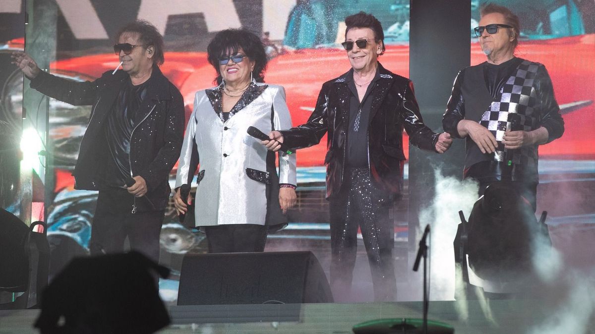 Szikora Róbert, Dolly, Fenyő Mikós és Novai Gábor, azaz a Hungaria együttes az ezredforduló után is tömegeket vonzott