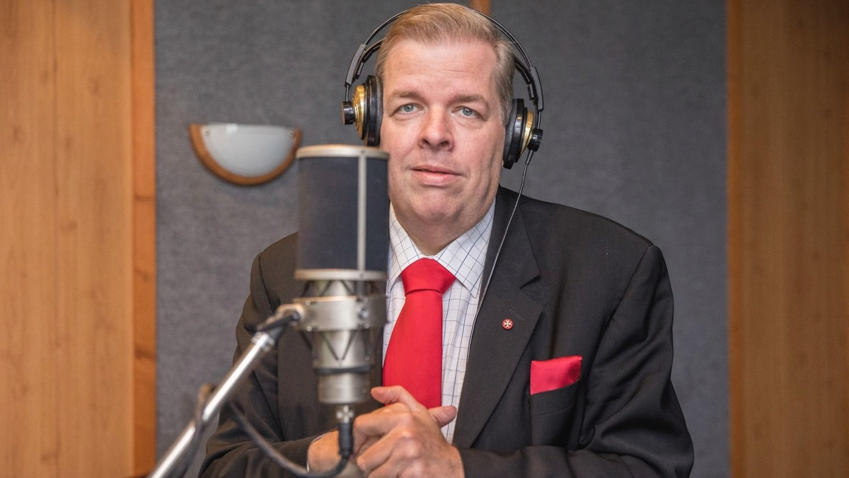 Schmuck Andor itt mutatja meg új párját