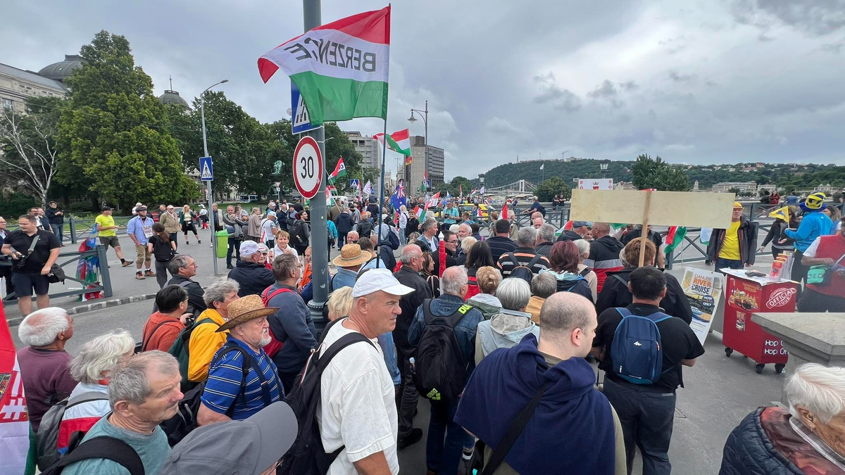 Gyűlik a tömeg, Ausztráliából is érkeztek a Békemenetre