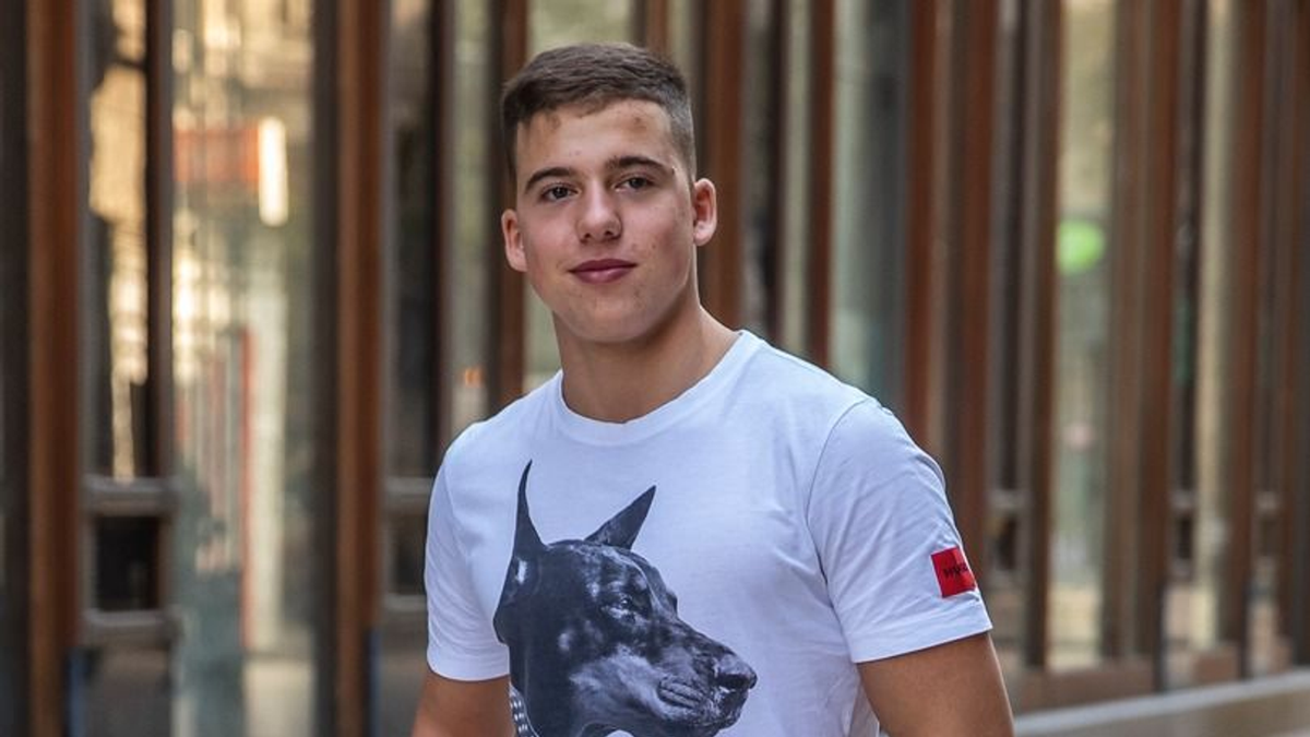 Özönlenek a gratulációk a Schobert családba: az ifjú Norbika úszik a boldogságban