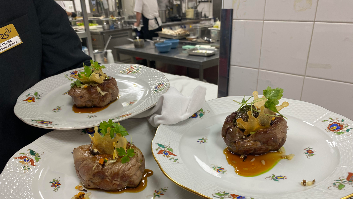 Kíváncsi vagy, mit evett II. Erzsébet királynő a Városligetben? Most megkóstolhatod! – Videó!