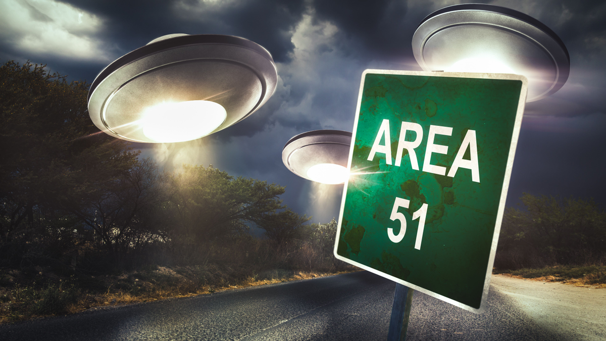 UFO rajokat rögzítettek katonai bázisok felett