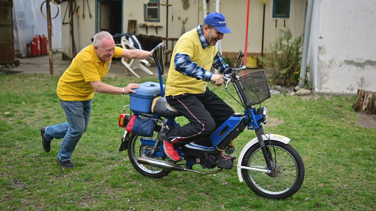 Robogóval járta be a világot a két magyar nyugdíjas, Gábor és Zsolt